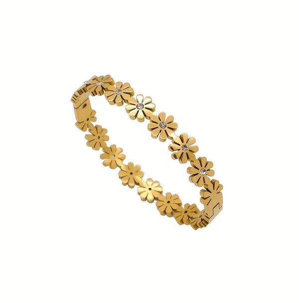 Daisy pattern bracelet