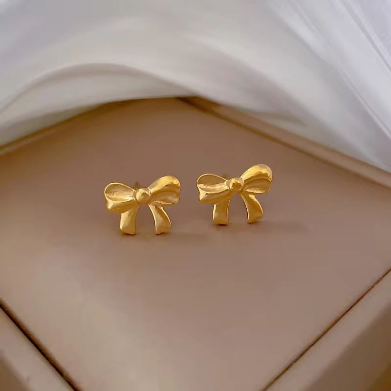 Minimal bow studs