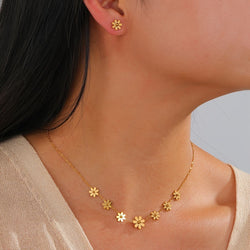 Golden Daisy Bloom Necklace