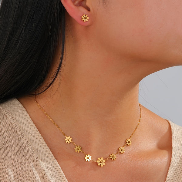 Golden Daisy Bloom Necklace