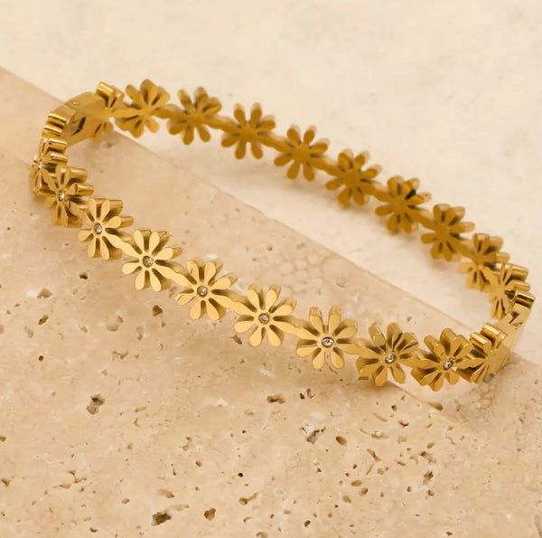Daisy pattern bracelet