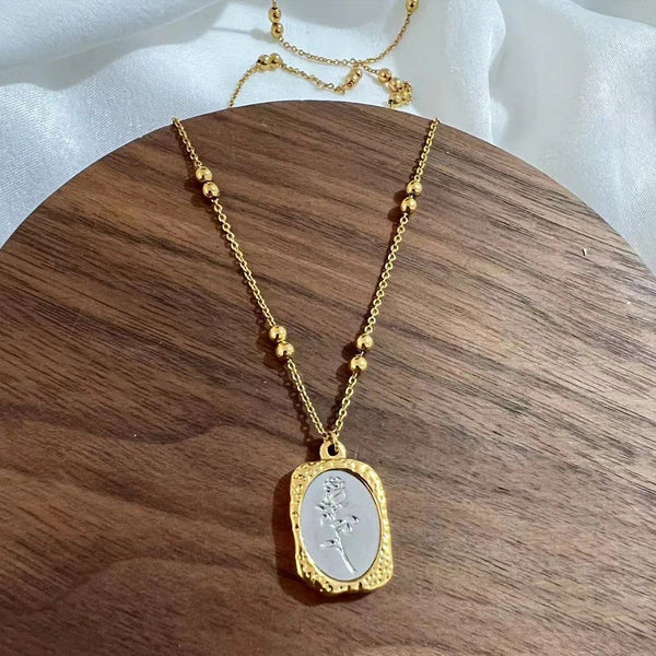 Flower engrave pendent
