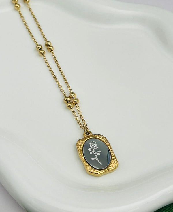 Flower engrave pendent