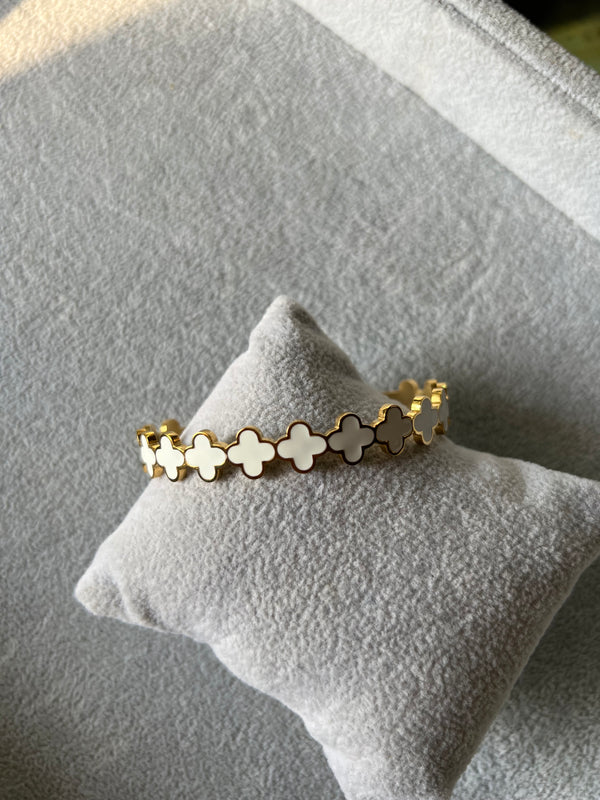 Clover Handcuff