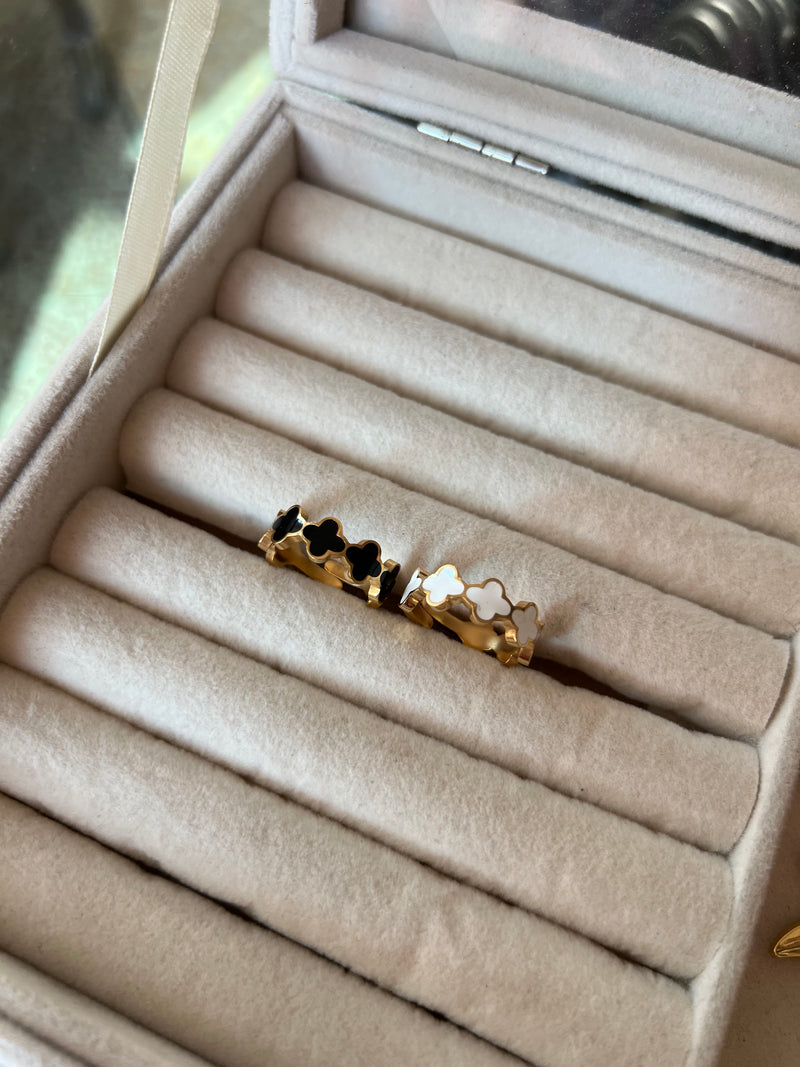 Clover ring