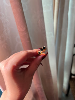 Clover ring